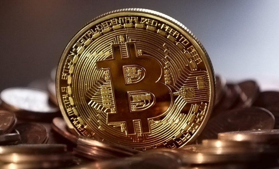 Bitcoin : la barre des 100.000 dollars dépassée pour la première fois